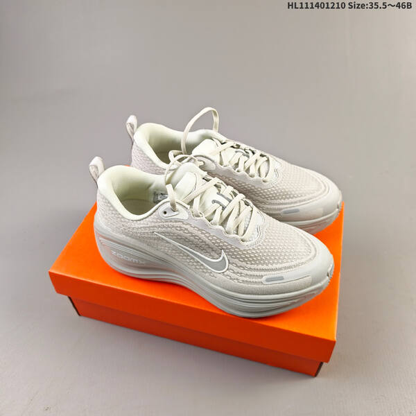 Nike VOMERO PLUS run Nike VOMERO 18 IM6011 060 35 5 lifestyle