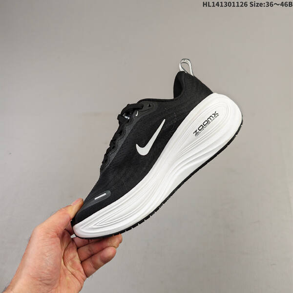 Nike VOMERO PLUS ReactX Air Zoom lifestyle