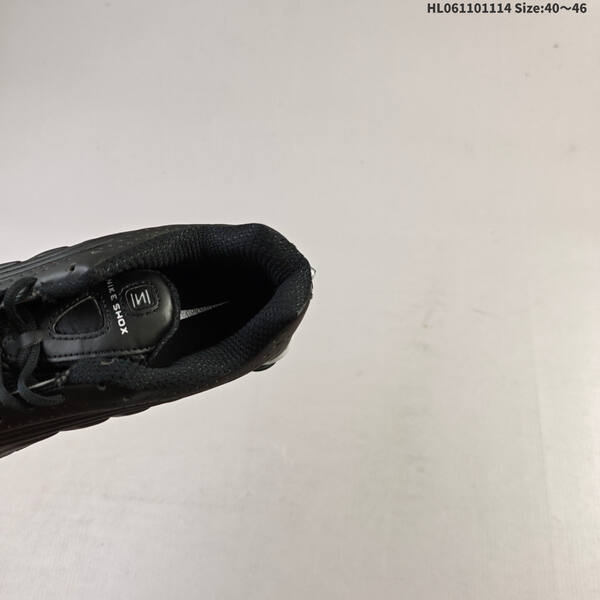 NIKE SHOX R4 lifestyle