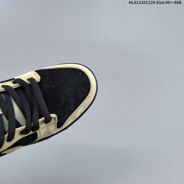 Nike SB Dunk Low Pro B Parachute Beige lifestyle