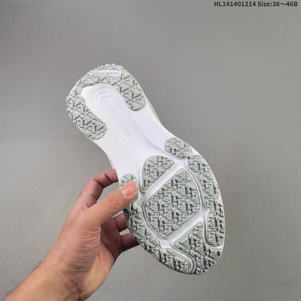 Nike VOMERO 18 GTX ReactX Air Zoom lifestyle