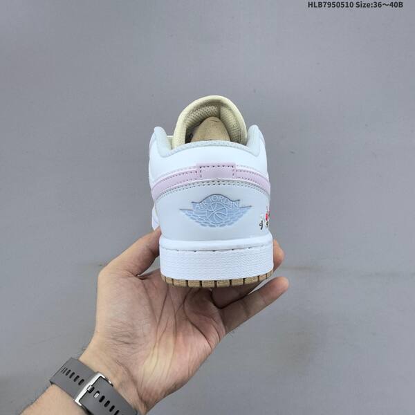 Jordan Air Jordan 1 Low IB8861-151 White/Cream/Light Pink/Gum EU 36-40 casual