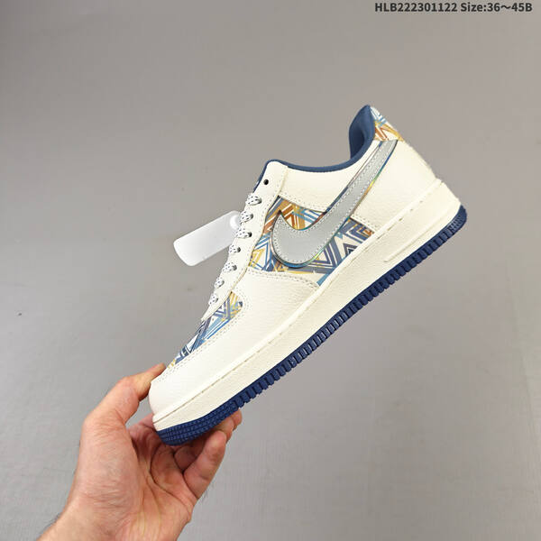 NIKE AIR FORCE 1 07LV CW6871 lifestyle