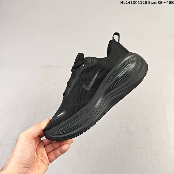 Nike VOMERO PLUS ReactX Air Zoom lifestyle