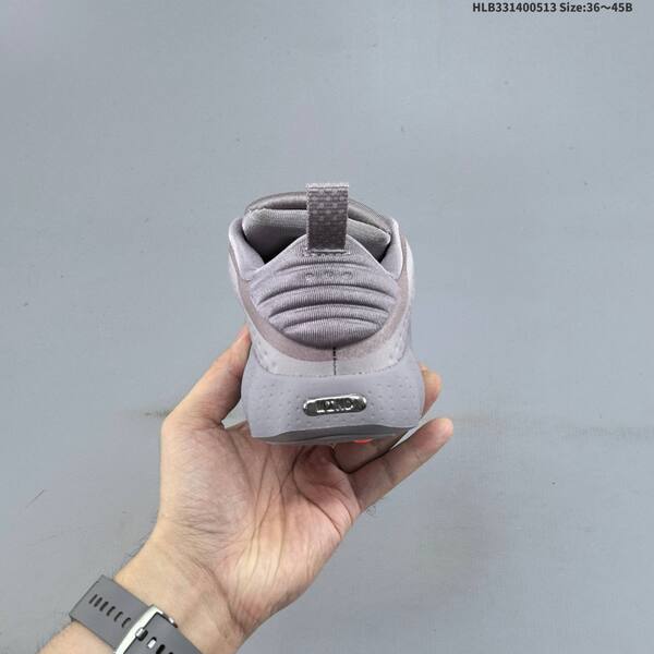 Nike HQ4318-003 light grey metallic silver EU 36-45 running shoe