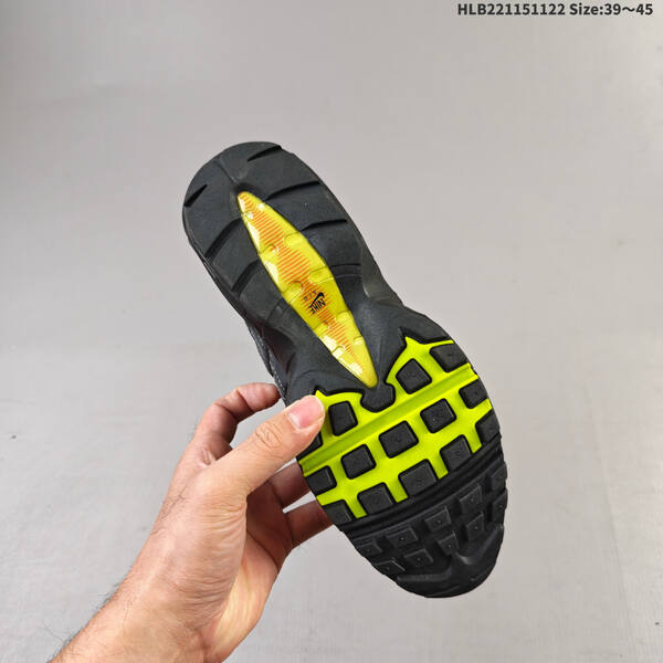 CDG x NIKE Air Max 95 lifestyle