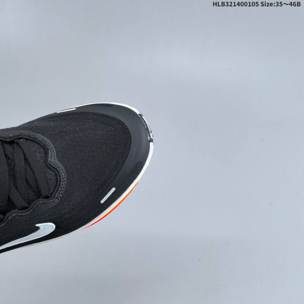 Nike VOMERO PLUS ReactX Air Zoom lifestyle