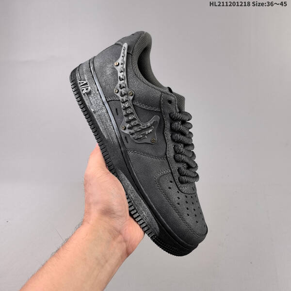 Nike Air Force 1 07LX lifestyle