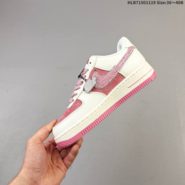 NIKE AIR FORCE 1 07 LV8 QY6818 lifestyle
