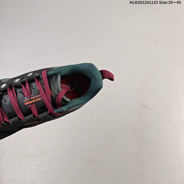 NIKE REACT WILDHORSE 8 lifestyle