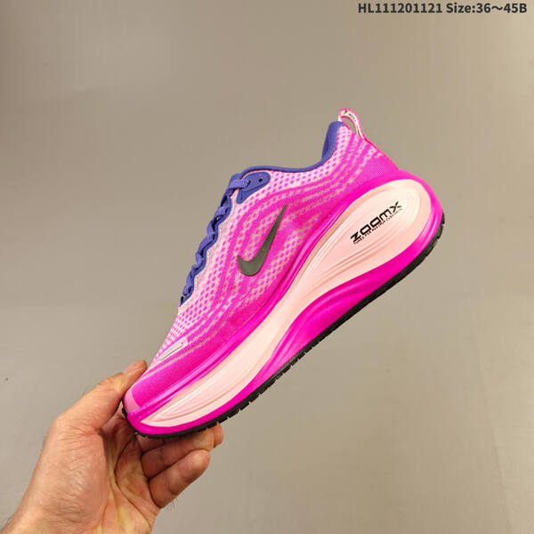 Nike VOMERO PLUS ReactX Air Zoom lifestyle