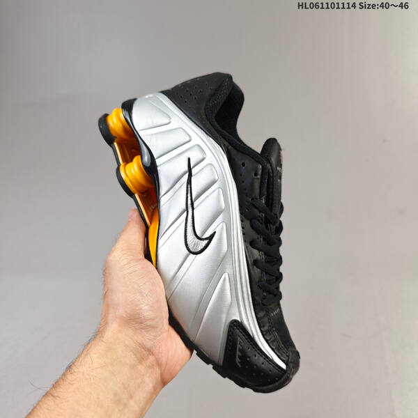 NIKE SHOX R4 lifestyle