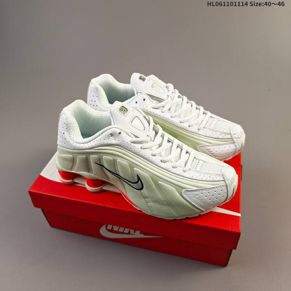 NIKE SHOX R4 lifestyle