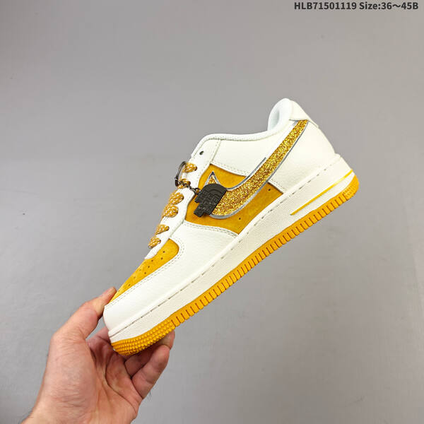 NIKE AIR FORCE 1 07 LV8 QY6818 lifestyle