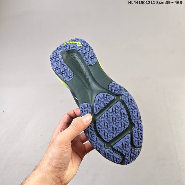 Nike VOMERO 18 GTX ReactX Air Zoom lifestyle