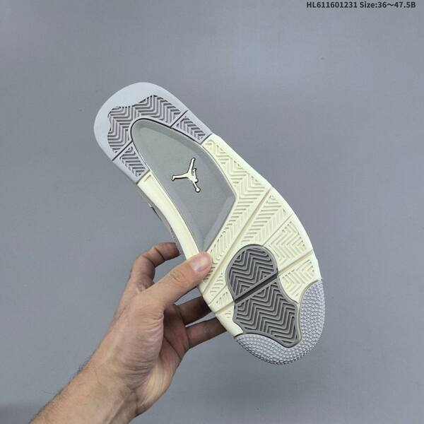 Jordan Air Jordan 4 Retro Frozen Moments light gray / white / chrome 36-47.5 basketball