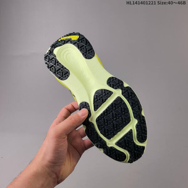 Nike VOMERO 18 GTX ReactX Air Zoom lifestyle