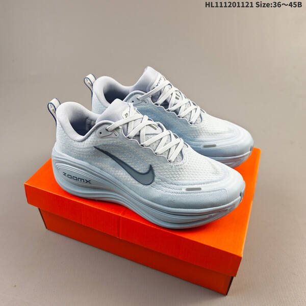 Nike VOMERO PLUS ReactX Air Zoom lifestyle