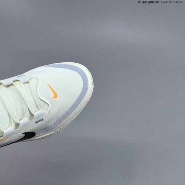 Nike VOMERO 18 GTX ReactX Air Zoom lifestyle