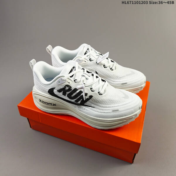 Nike VOMERO PLUS ReactX Air Zoom lifestyle