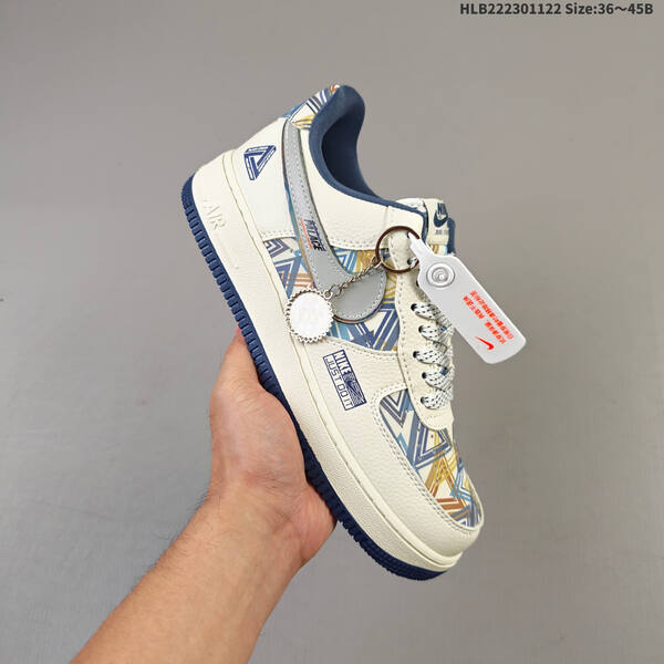 NIKE AIR FORCE 1 07LV CW6871 lifestyle
