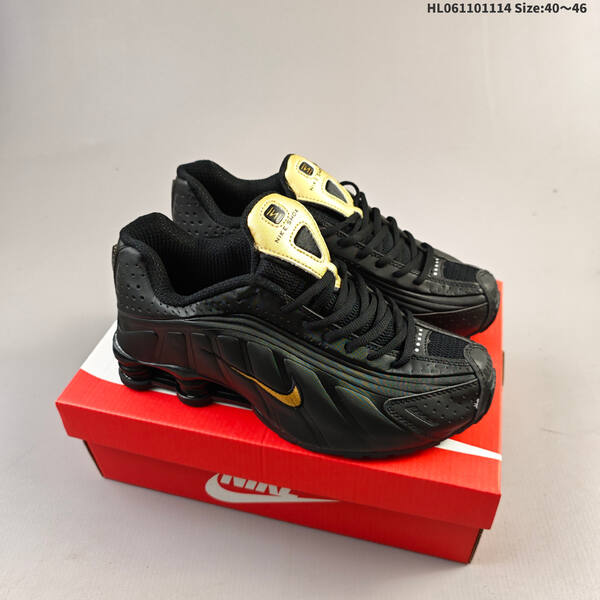NIKE SHOX R4 lifestyle
