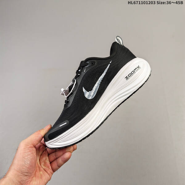 Nike VOMERO PLUS ReactX Air Zoom lifestyle