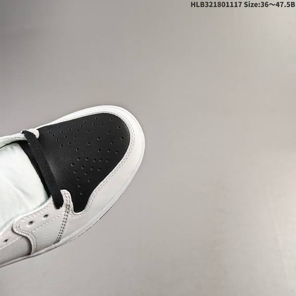 Jordan Air Jordan 1 Retro High OG White/Black/Grey EU 36-47.5 basketball