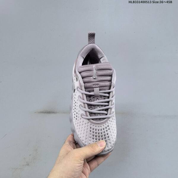 Nike HQ4318-003 light grey metallic silver EU 36-45 running shoe