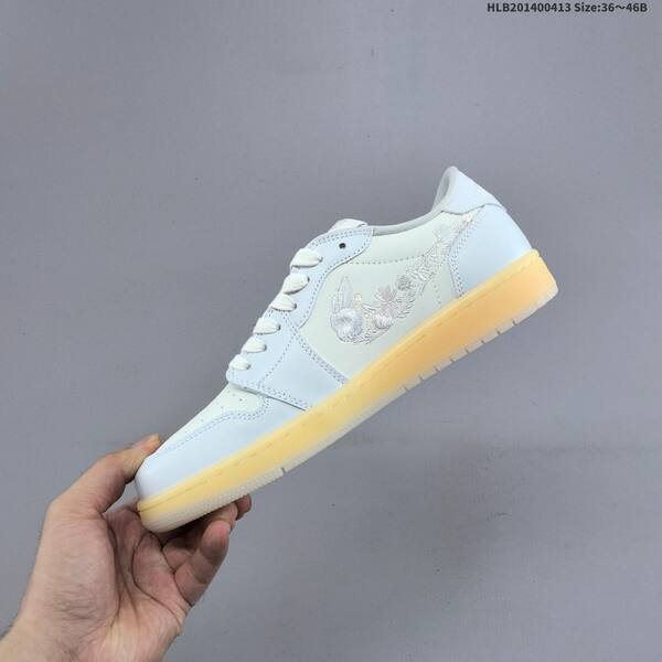 Jordan Air Jordan 1 Low light blue/white with floral embroidery and gum sole EU 36-46 basketball