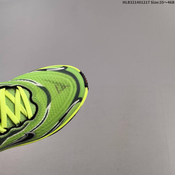 Nike VOMERO PLUS ReactX Air Zoom lifestyle