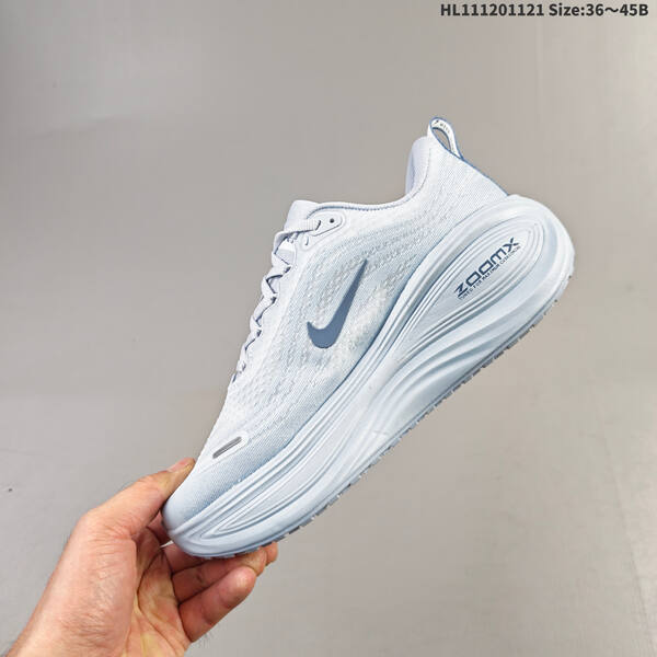 Nike VOMERO PLUS ReactX Air Zoom lifestyle