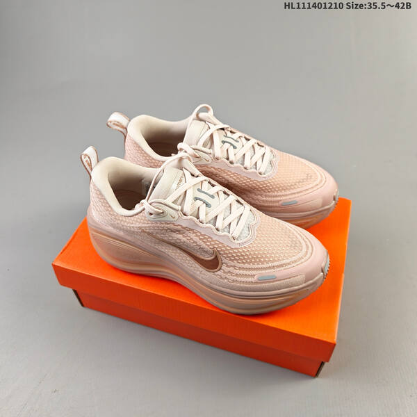 Nike VOMERO PLUS run Nike VOMERO 18 IM6011 060 35 5 lifestyle