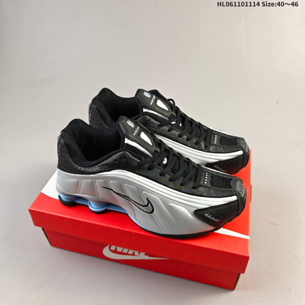 NIKE SHOX R4 lifestyle