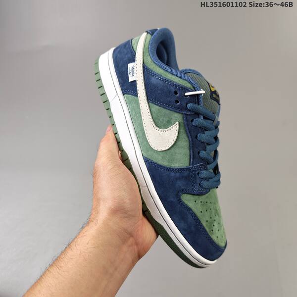 NIKE SB DUNK Nike Dunk SB Low Dust Noir lifestyle