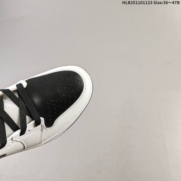 Jordan Air Jordan 1 Retro High White/Black EU 36-47 basketball