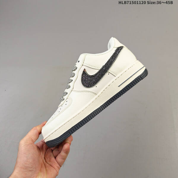 NIKE AIR FORCE 1 07 LV8 QY6818 lifestyle