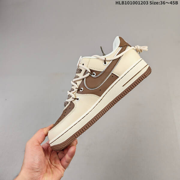 Nike AIR FORCE 1 07 For lifestyle