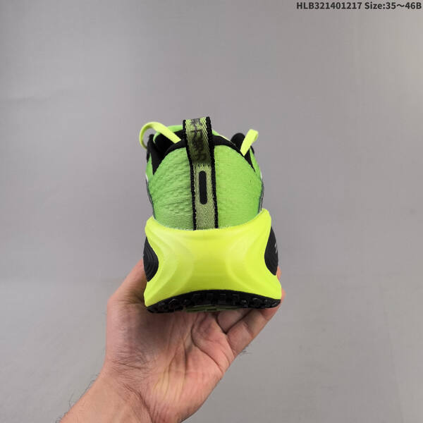 Nike VOMERO PLUS ReactX Air Zoom lifestyle