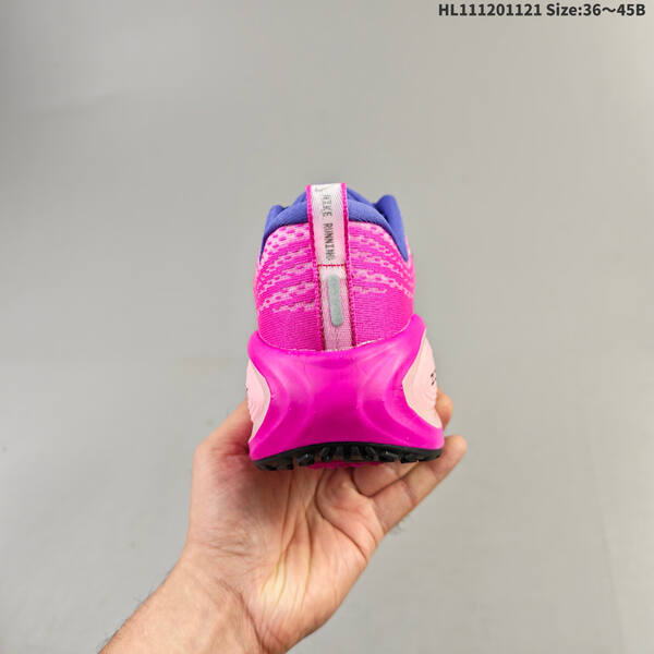 Nike VOMERO PLUS ReactX Air Zoom lifestyle
