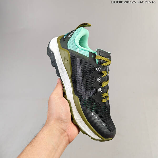 NIKE REACT WILDHORSE 8 lifestyle