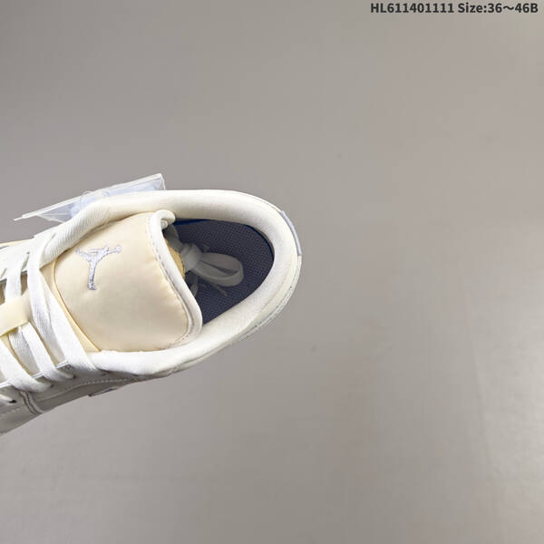 Jordan Air Jordan 1 Low OG DC0774-106 Sail/White/Light Blue EU 36-46 basketball