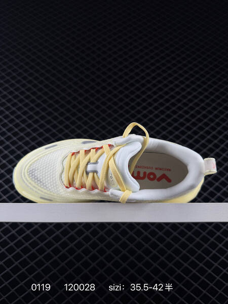 Nike Vomero Plus cream yellow with red accents 35 5-42 5 running lifestyle