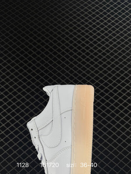 Nike Air Force 1 07 LX White Gum EU 36-40 lifestyle