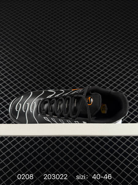 Nike Air Max Plus black white with orange accents 40-46 lifestyle