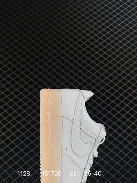 Nike Air Force 1 07 LX White Gum EU 36-40 lifestyle