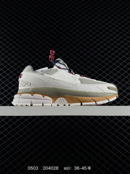 Nike Zoom Vomero Roam Sail/Light Olive/Gum/Red EU 36-45.5 casual lifestyle
