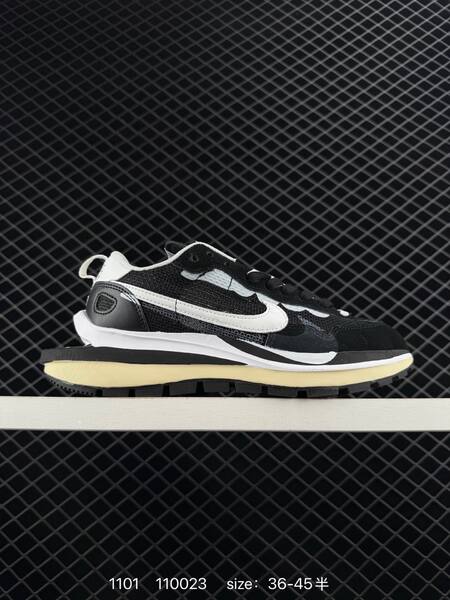 Nike Sacai x VaporWaffle black white EU 36-45 5 lifestyle