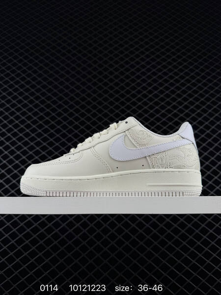 Nike Air Force 1 07 LV8 Sail White with red accents EU 36-46 lifestyle