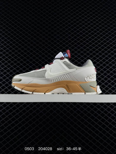 Nike Zoom Vomero Roam Sail/Light Olive/Gum/Red EU 36-45.5 casual lifestyle